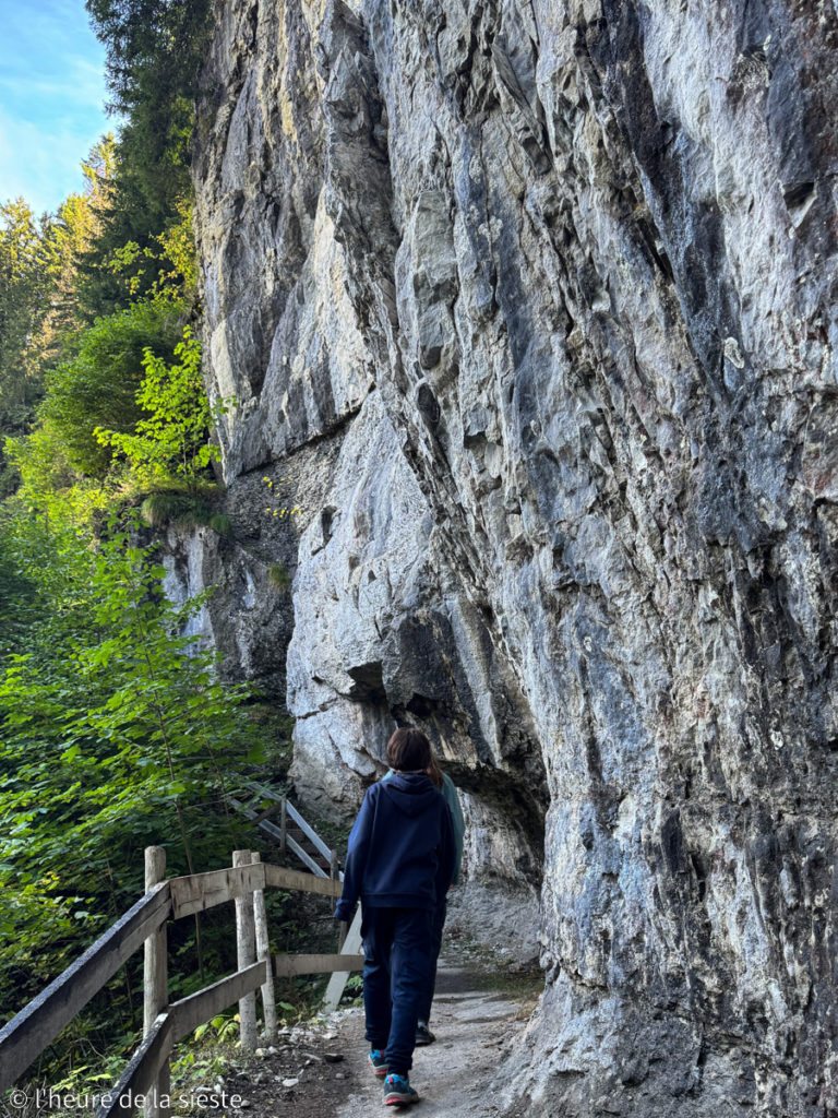 Randonnée famille, Galerie Défago à Champéry