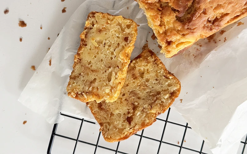 Cake aux pommes et pépites de caramel